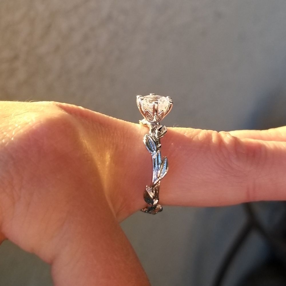 💎NEW💎 OLIVE LEAF BAND SIMULATED DIAMOND RING - Picture 4 of 8